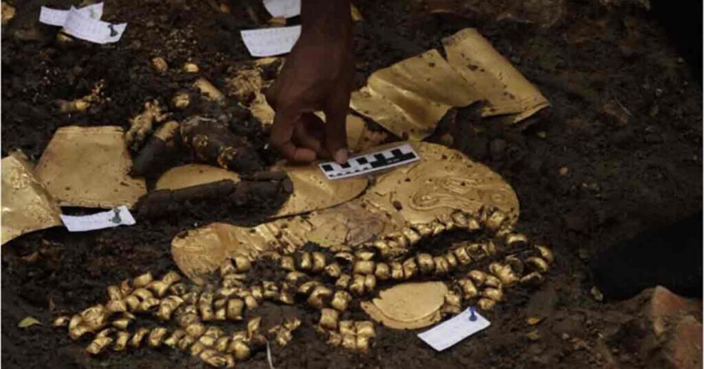 Archaeological Miracle: Discovery of the Golden Tomb of a Pre-Hispanic Lord