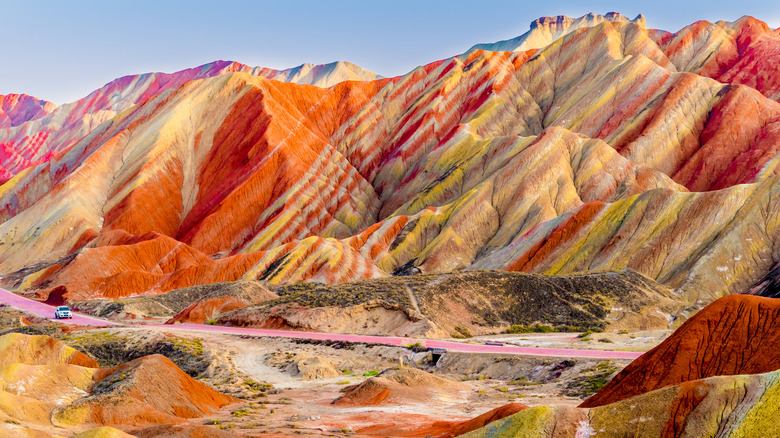 Discovering the Wonders of Zhangye National Geopark: A Journey Through China’s Stunning Geological Masterpiece