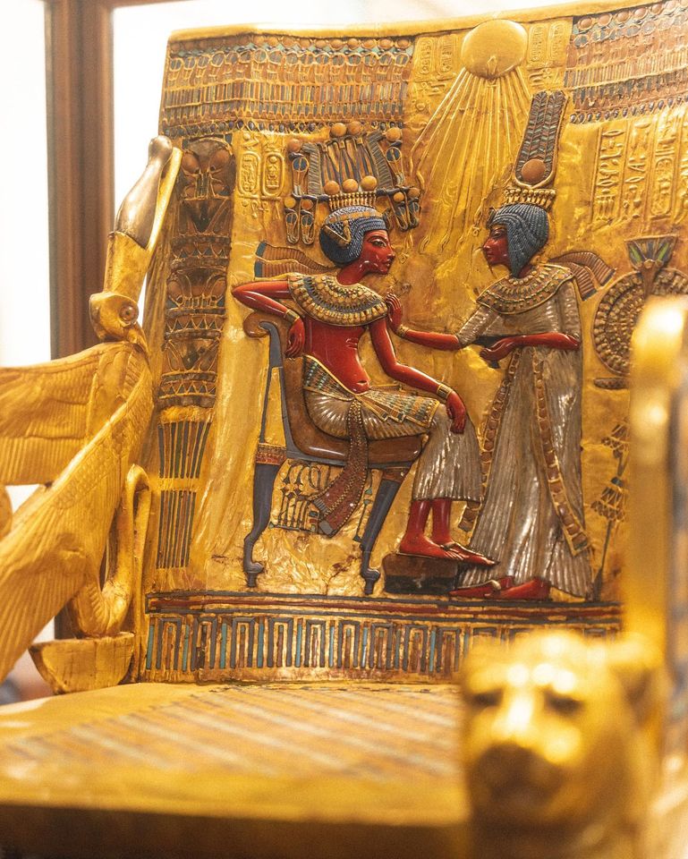 Throne King Tutankhamun And His Wife Ankhesenamun Found in Tutankhamun tomb in the Valley of the Kings. Egyptian Museum Cairo Egypt. Note: Each of them are wearing only one sandal. : r/OutoftheTombs