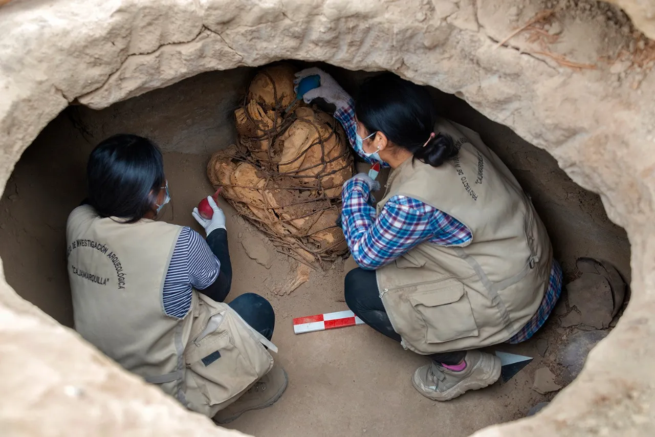 Archaeologists Unearth 800-Year-Old Mummy in Peru | Smithsonian