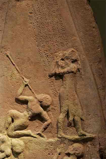 Detail showing the Lullubi king Satuni standing to the right, imploring the Akkadian king to spare him. Lullubi victims are usually shown with pointed beards and long braided hair (Rama/CC BY-SA 3.0 FR)