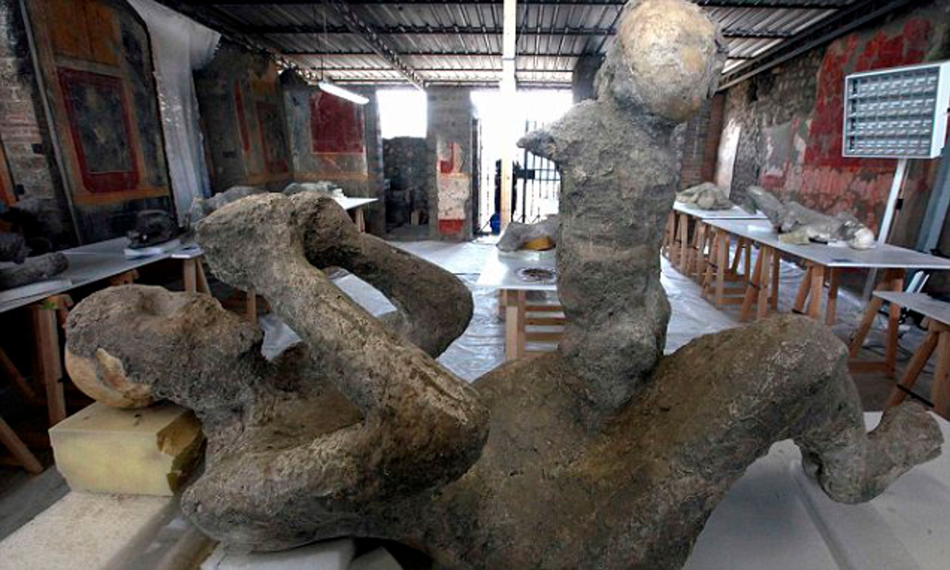 Pompeii restoration begins on the entombed bodies from Vesuvius eruption | Daily Mail Online