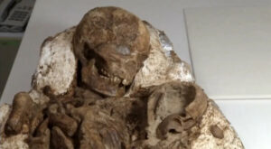 Heartbreaking Discovery: A Mother’s Eternal Embrace 4,800 Years Later