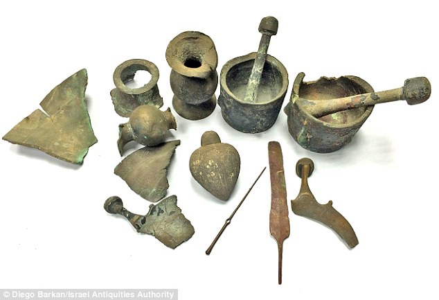 700-year-old hand grenade used during the Crusades is found in the sea off Israel | Daily Mail Online