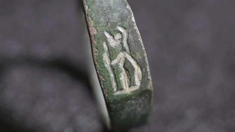 1800-year-old Ring Engraved with the Roman Goddess Minerva, Found by a Child on Mount Carmel