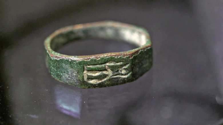 Unearthing History: The Remarkable Discovery of a 1,800-Year-Old Bronze Ring at Khirbet Shalala