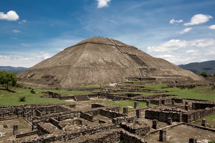 Teotihuacan’s Sacred Relics: Revealing a 2,000-Year-Old Serpentine Mask