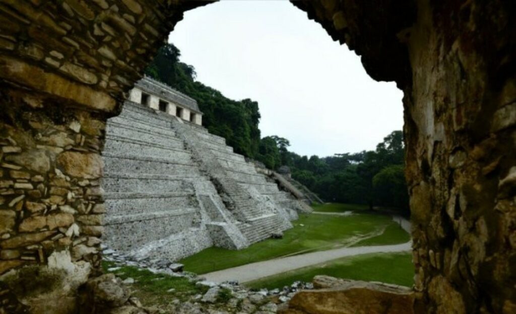 Unearthing the Past: The Mysterious Atlantean Sculpture Found at Chichen Itza