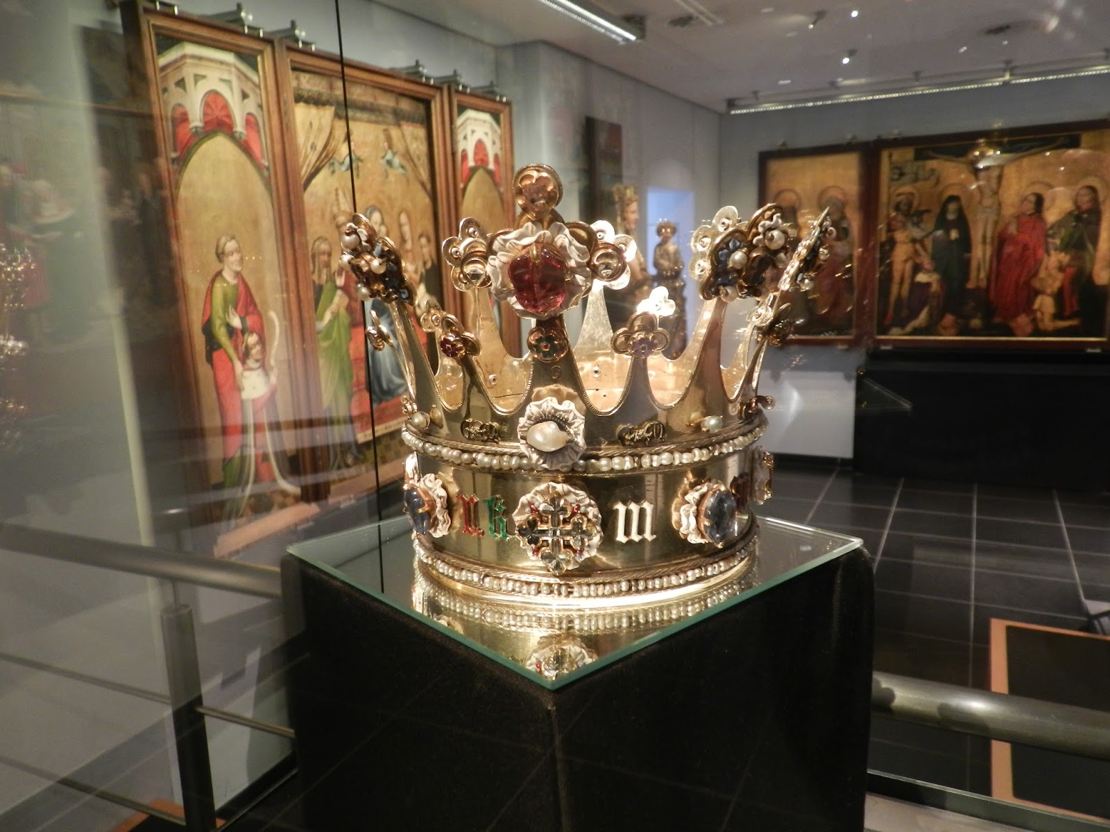 Debra's 15th and 16th century blog: A crown fit for a Princess, Margaret of York's coronet