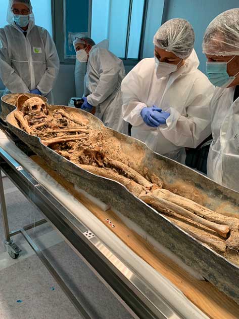 Opening of the sarcophagi at the Toulouse forensic medicine laboratory. Credit: DR UT3