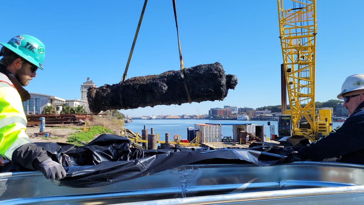 Savannah River: A dozen more cannons have been found and lifted in Georgia city | CNN