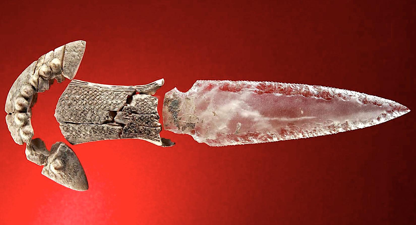 4,500 year old quartz crystal dagger with ivory hilt. Found in a Copper Age-era tomb in Valencina de la Concepción, Spain. : r/interestingasfuck