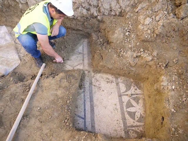 Ancient Mosaic Unveils 1900-Year-Old Secret in Durrës, Albania