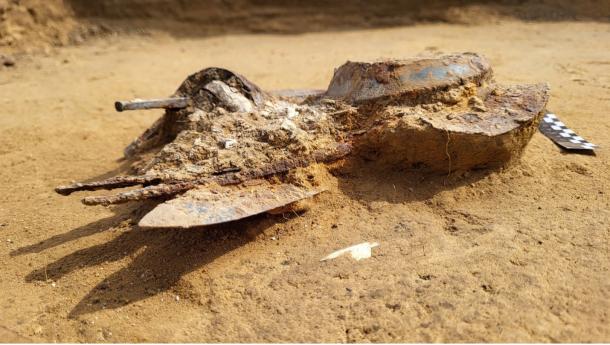 At Grave 2 there are visible burnt bones among the equipment.