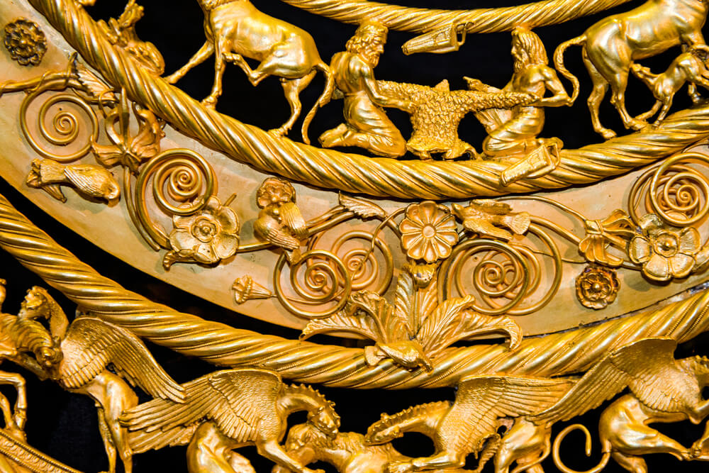 Scythian gold taken from Crimea's museums will be returned to Kiev: Russia  is outraged - ForumDaily