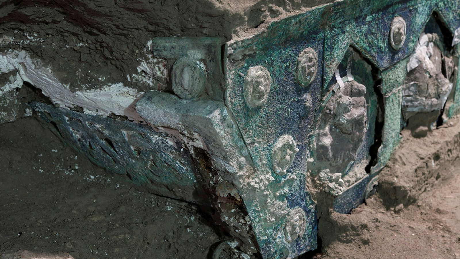 Unearthing History: The Spectacular 2,000-Year-Old Ceremonial Chariot from Pompeii