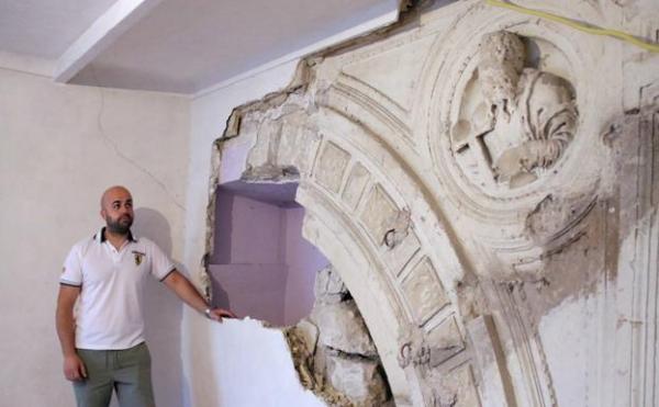 A man discovered an architectural treasure of the XIV century in his house  | USA Art News