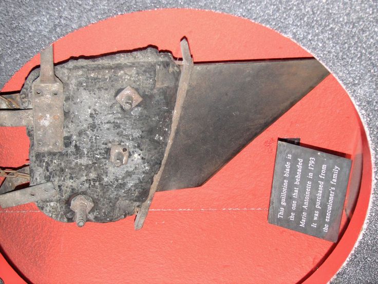 Madame Tussauds - Original Guillotine Blade that Beheaded Marie Antoinette