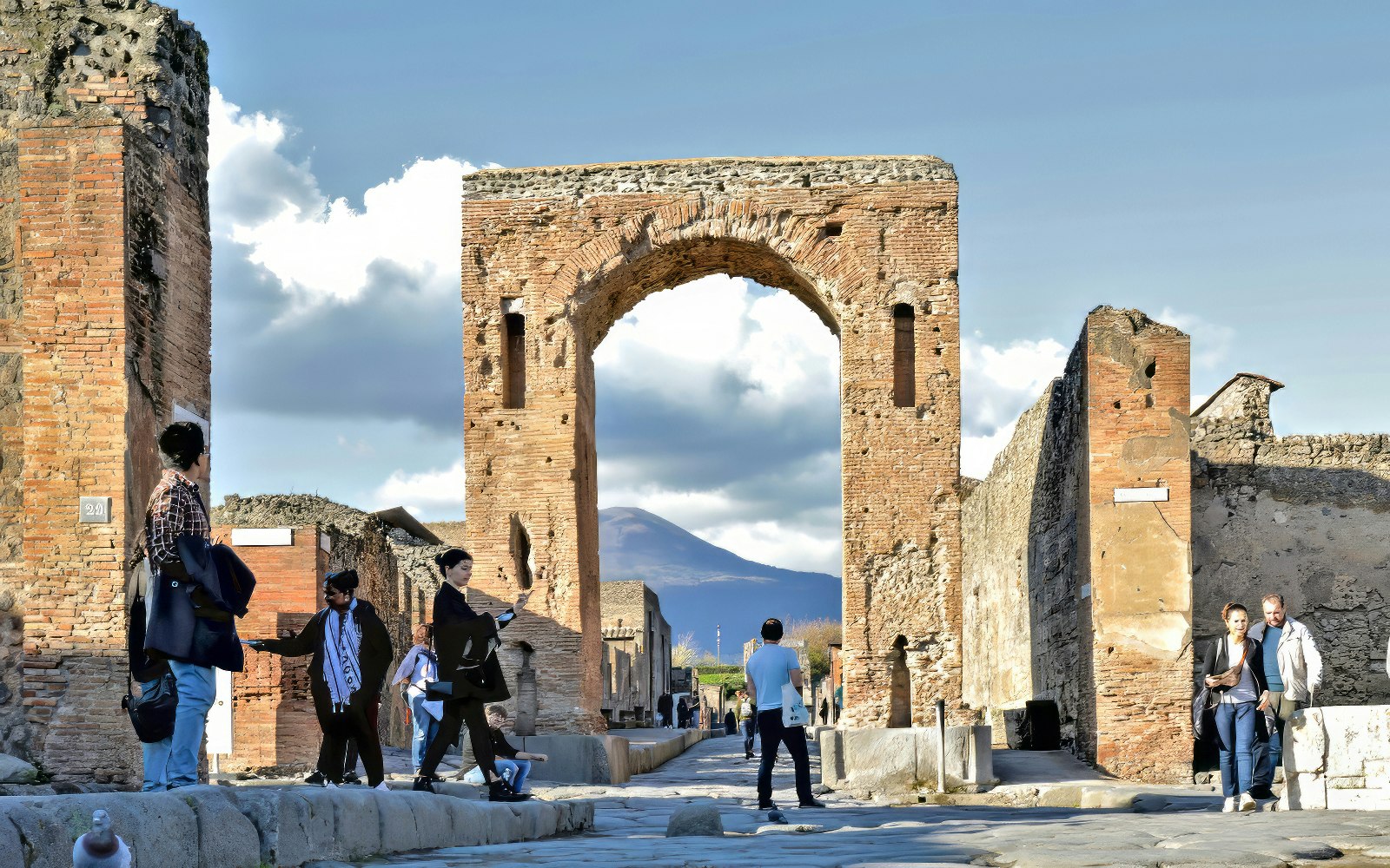 Exploring Herculaneum: Pompeii’s Forgotten Sister City