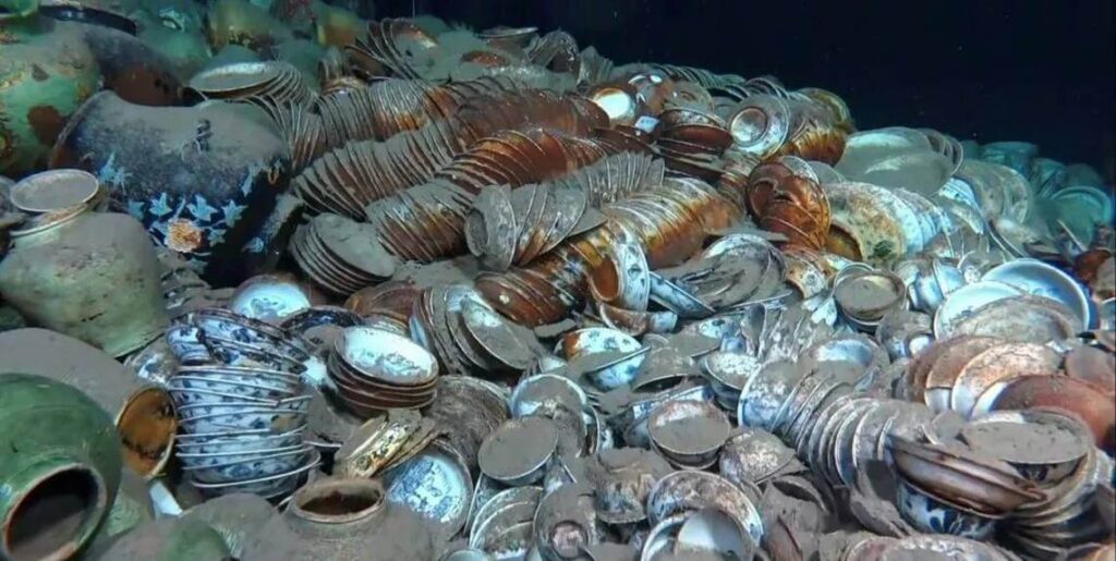 500-Year Wreck with Porcelain, Wood Found in South China Sea | Wood Central