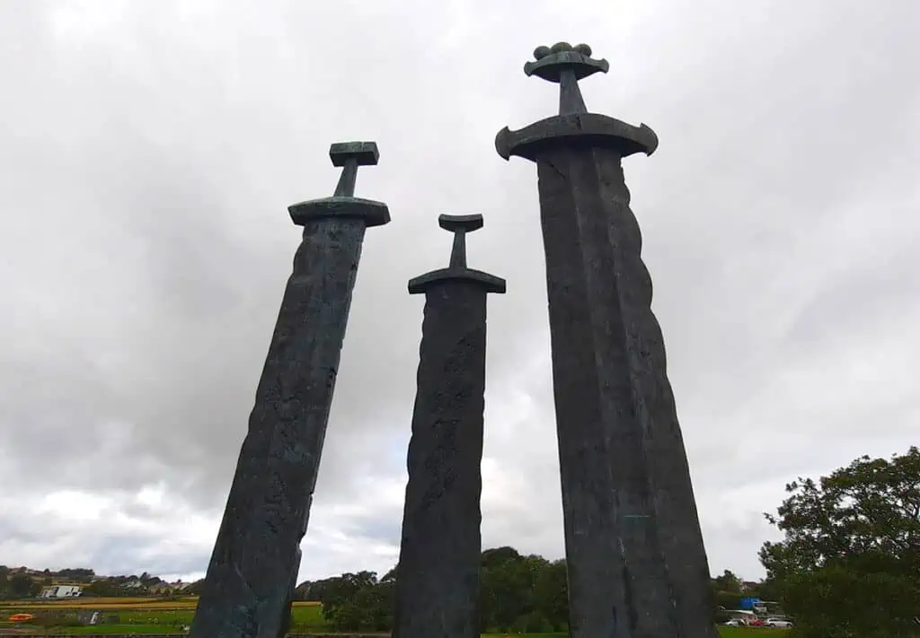 Sverd i Fjell: Norway’s Monument to Unity and Peace