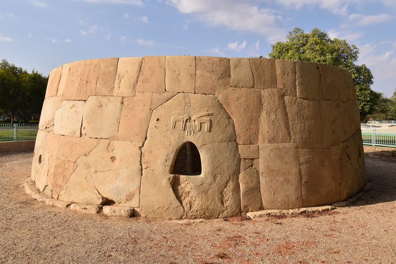 The Hili Grand Tomb: Insights into Umm Al Nar Culture