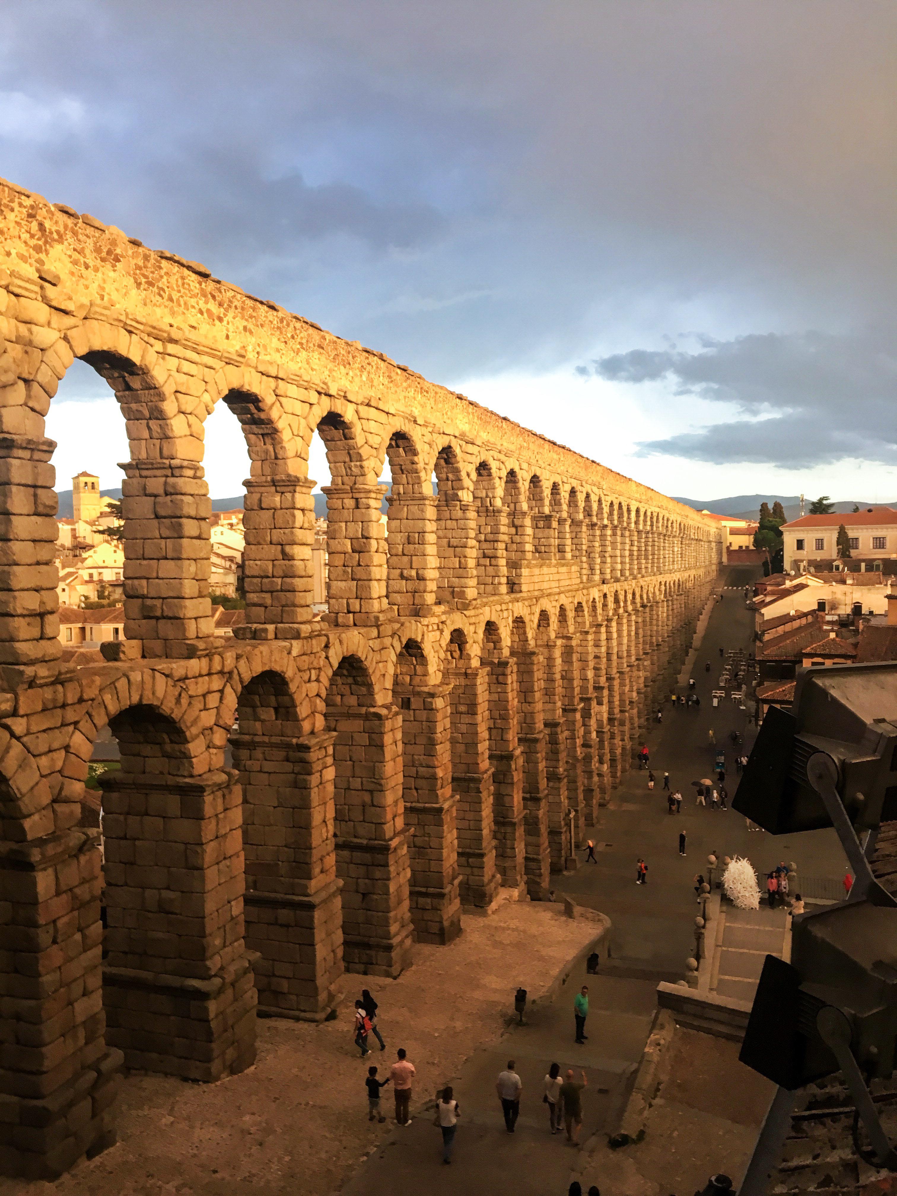 Roman aqueduct in Segovia, Spain (+1800 years and still stands better than many buildings that are built nowadays) : r/architecture