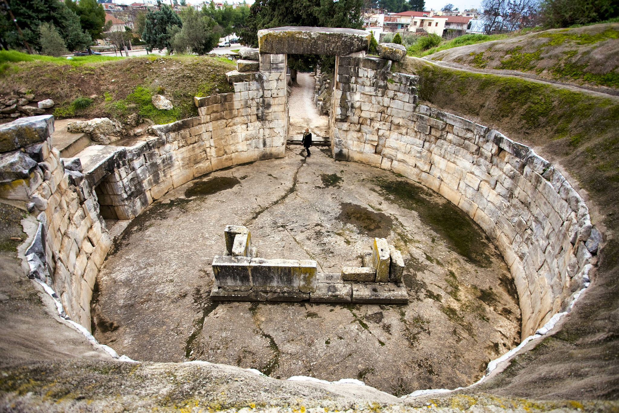 The Montelirio Tholos Tomb: Rock Crystal Artifacts and the Mysteries of the Shard of Eternity