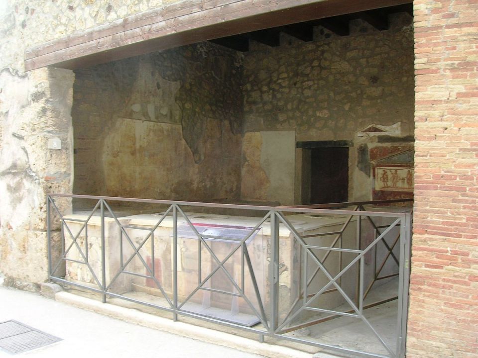 Thermopolium, the fast food of the ancient Romans - Archeotravelers.com