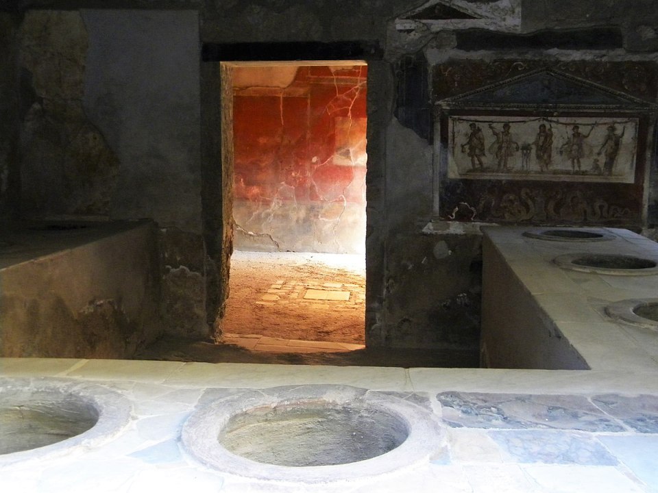 Thermopolium, the fast food of the ancient Romans - Archeotravelers.com