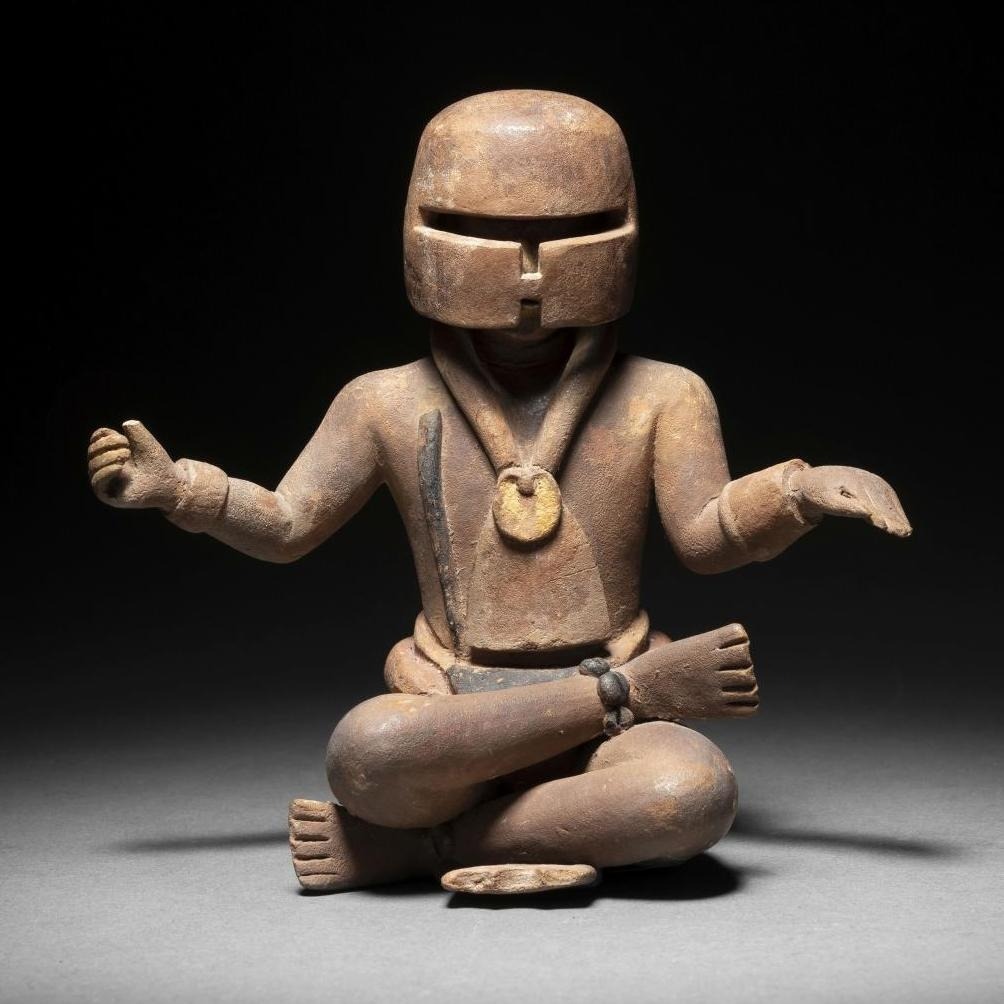 Maya seated figure with removable helmet, Mayan Culture, Petén Guatemala, 600-900 AD.C. Brownware ceramic with traces of red,... – @thatshowthingstarted on Tumblr