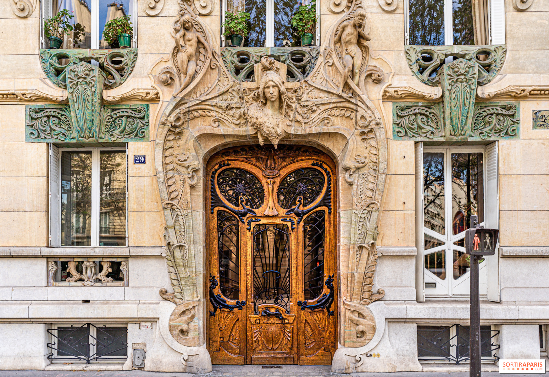 The Iconic Art Nouveau Door at 29 Avenue Rapp: A Masterpiece of Parisian Elegance