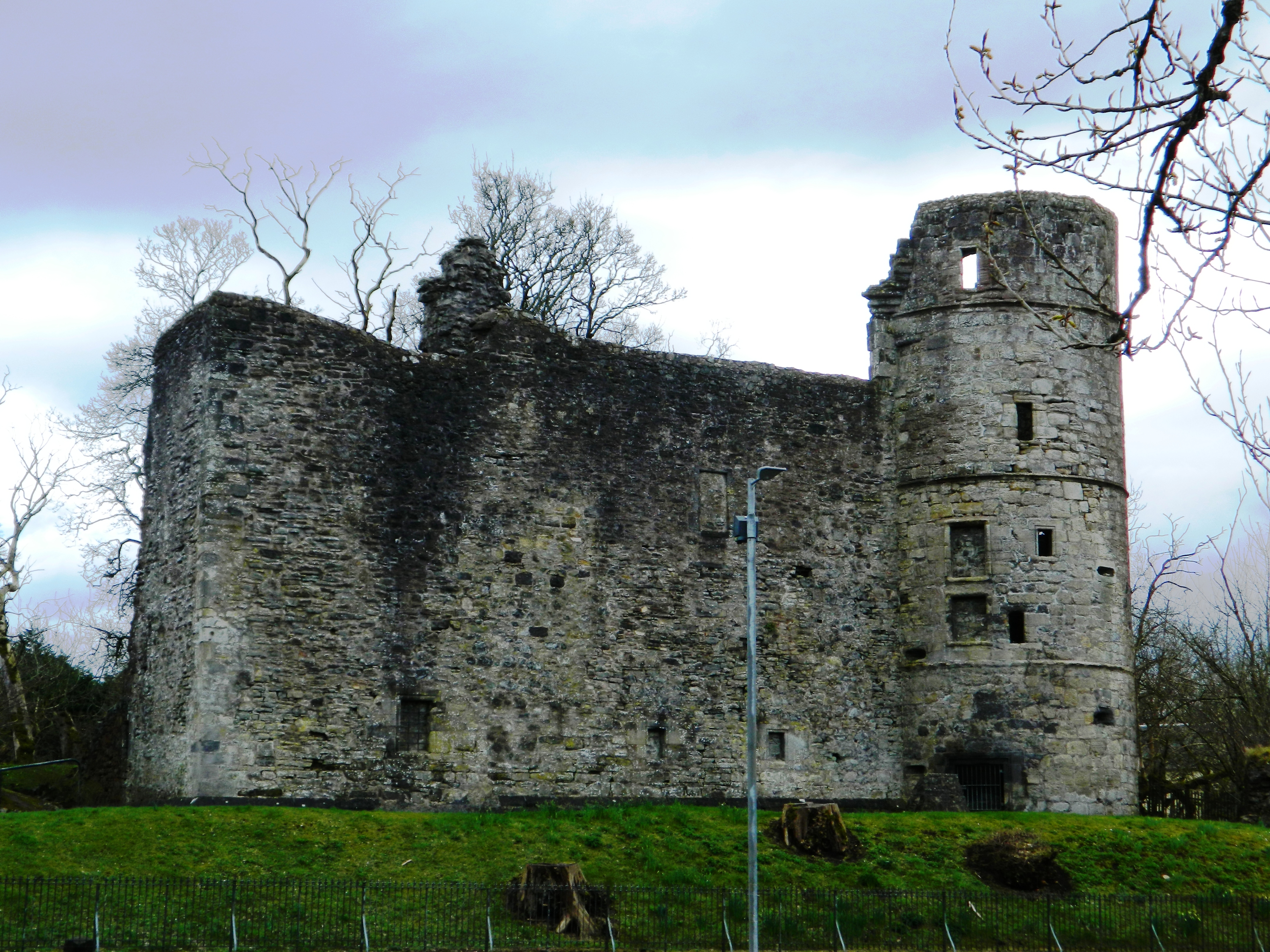 Strathaven Castle | castle-finders.co.uk