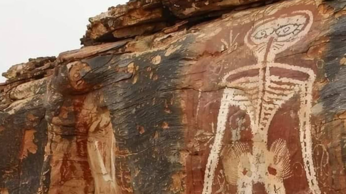 Ancient Cave Art in Madhya Pradesh: Signs of Possible Encounters with Otherworldly Beings