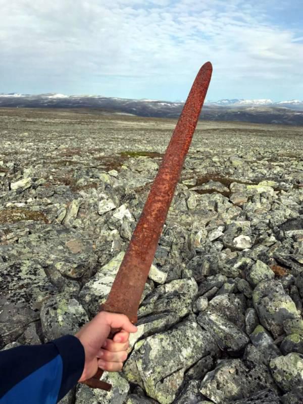 The 1,200-Year-Old Viking Sword: A Glimpse into the Past