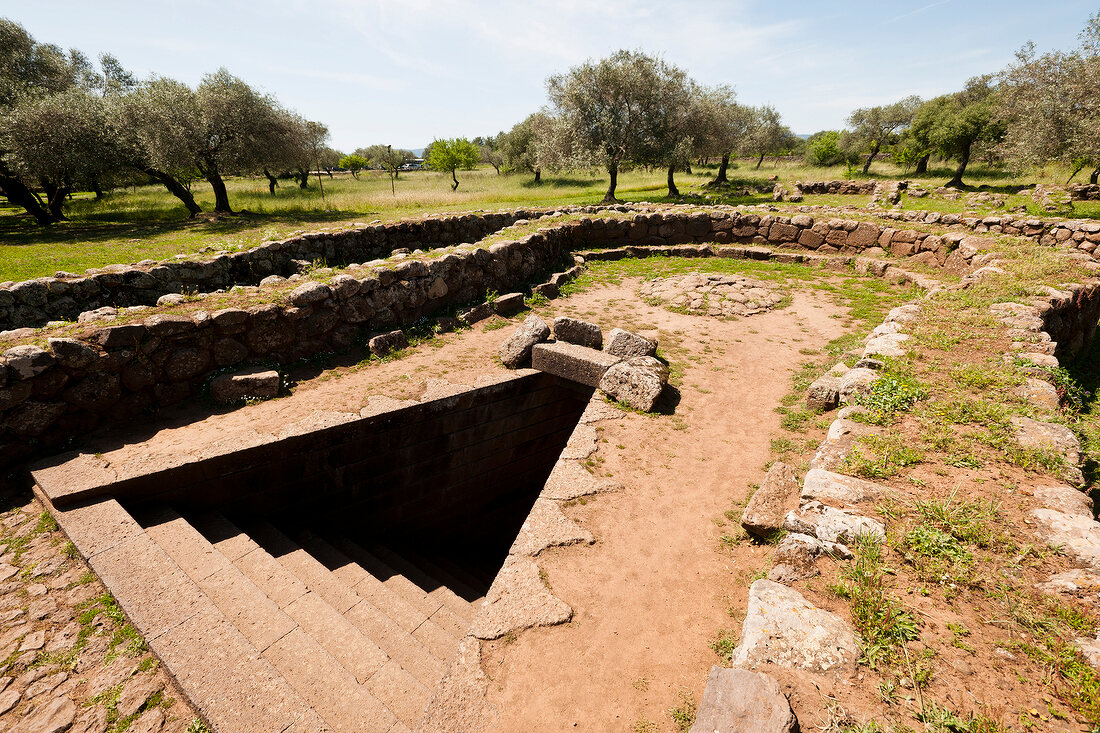 Santa Cristina sacred well in … – License image – 10293160 ❘ Image Professionals