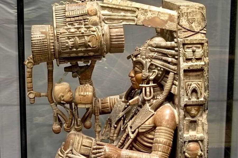 The Enigmatic Lid of Pakal the Great: A Glimpse into Mayan Cosmology or Extraterrestrial Influence?