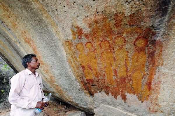 Indian Rock Paintings Depicting UFOs: 10,000-year-old rock paintings depicting aliens and UFOs found in Chhattisgarh | India News - Times of India