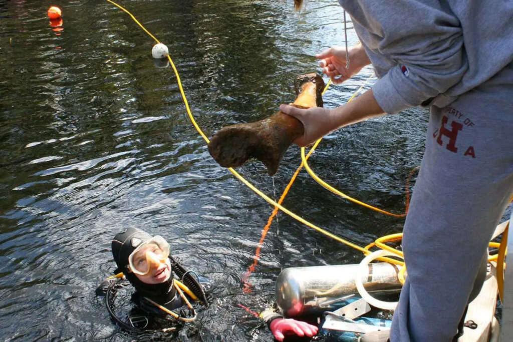 Ancient Florida Sinkhole Reveals Humans in America 14,500 Years Ago