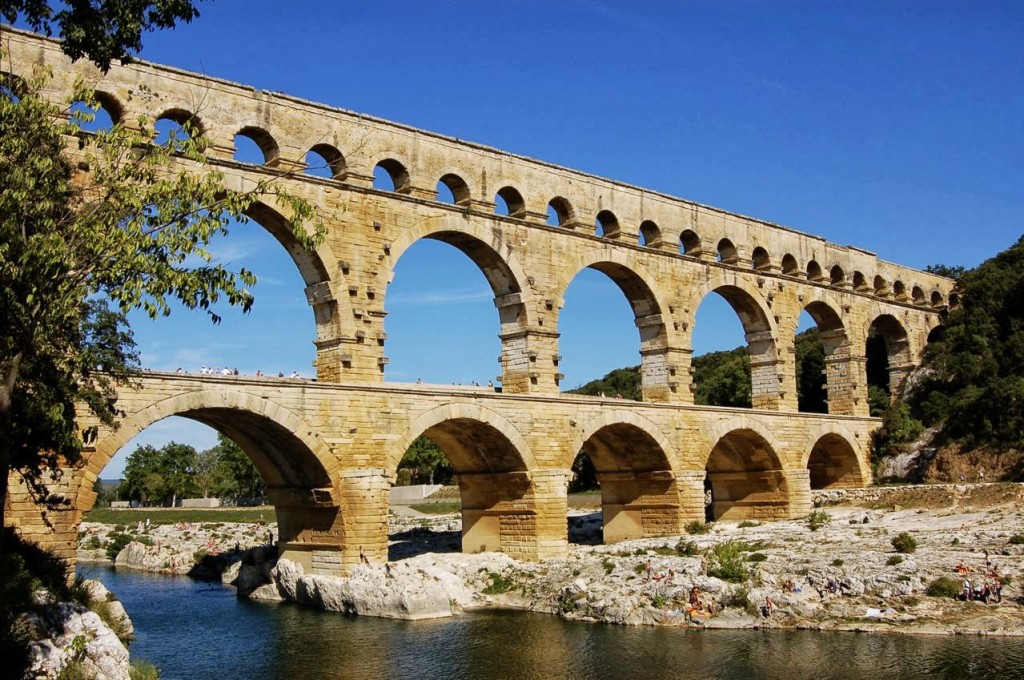 Pont du Gard: The Majestic Roman Aqueduct Bridge of Provence