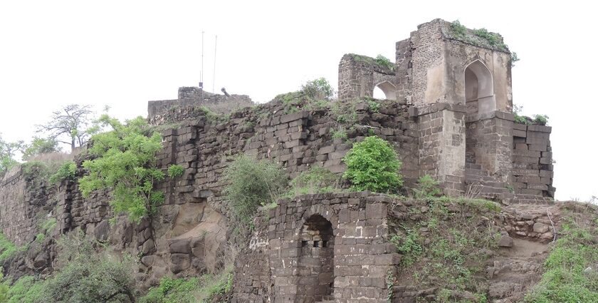 Daulatabad Fort: The Impregnable Citadel Of Maharashtra - TripXL