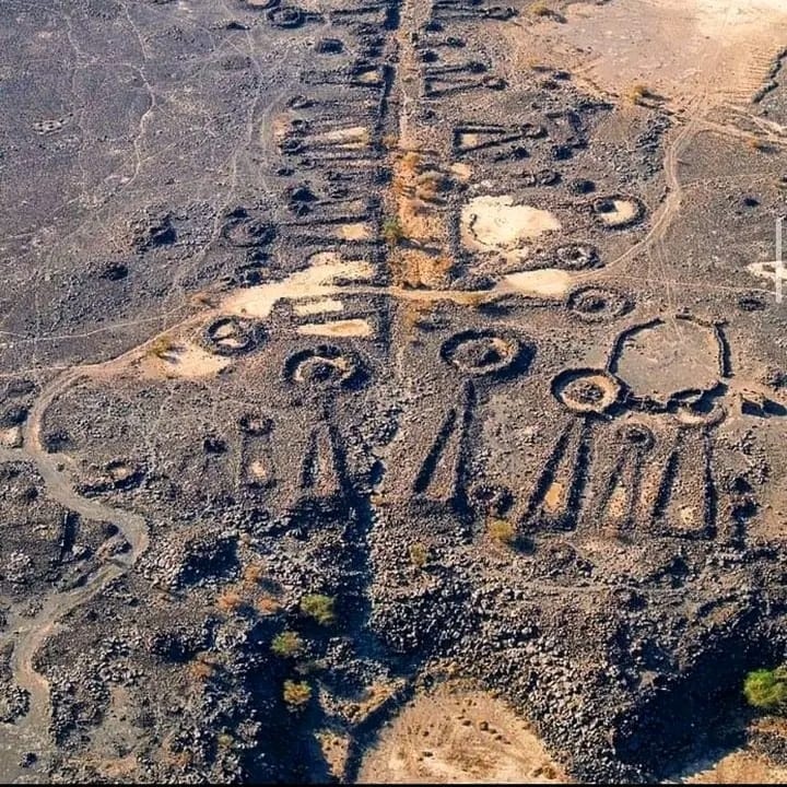 Alaa Pasha on X: "Archaeologists from the University of Western Australia have uncovered a 4,500-year-old network of "funerary avenues" in Saudi Arabia, lined with thousands of well-preserved ancient tombs. This discovery, made