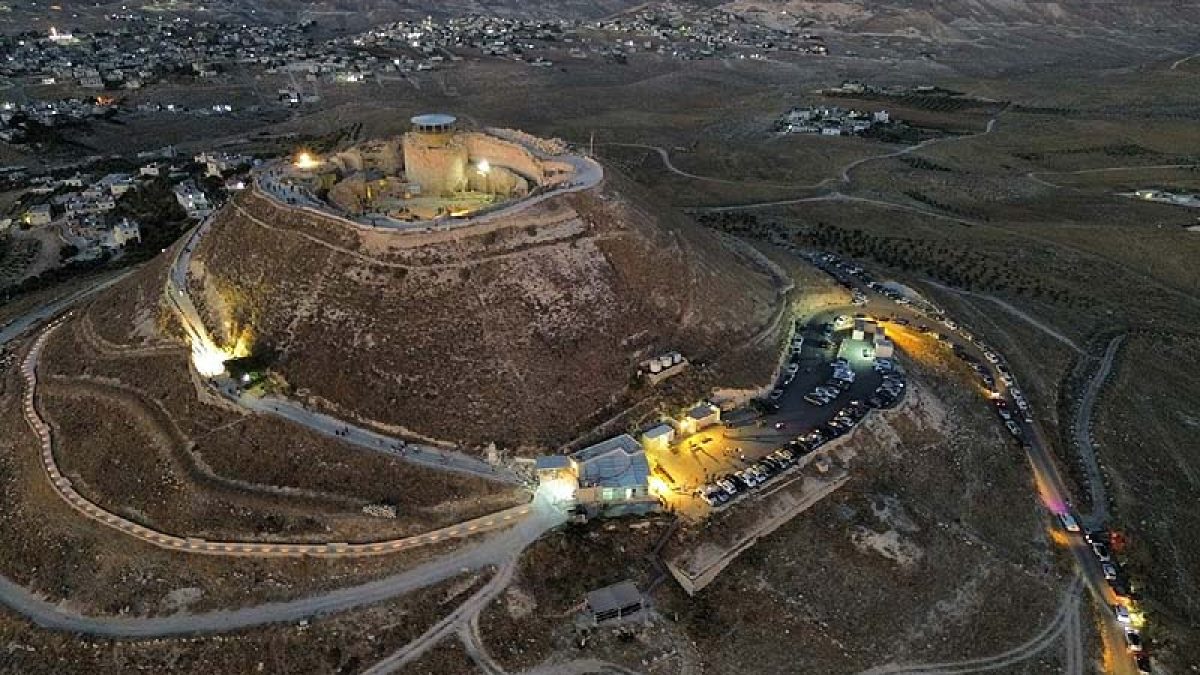 1700 Israelis Gather to Hear the Book of Lamentations on Mt. Herod | The  Jewish Press - JewishPress.com | David Israel | 9 Av 5783 – Thursday, July  27, 2023 | JewishPress.com