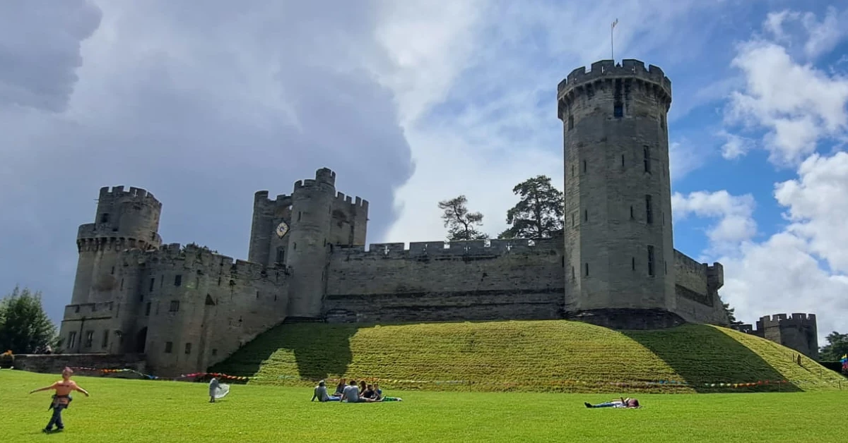 Warwick Castle: A Majestic Glimpse into England’s Medieval Past