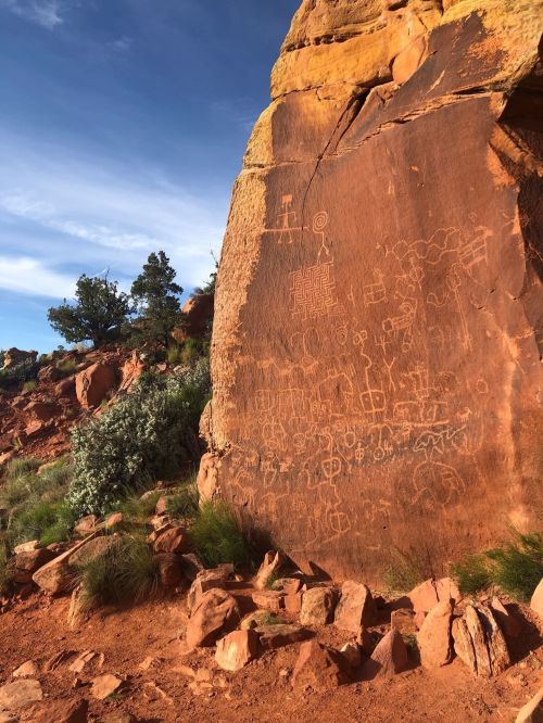 Maze Rock Art Site: Best Hike in Marble Canyon To See Ancient Art