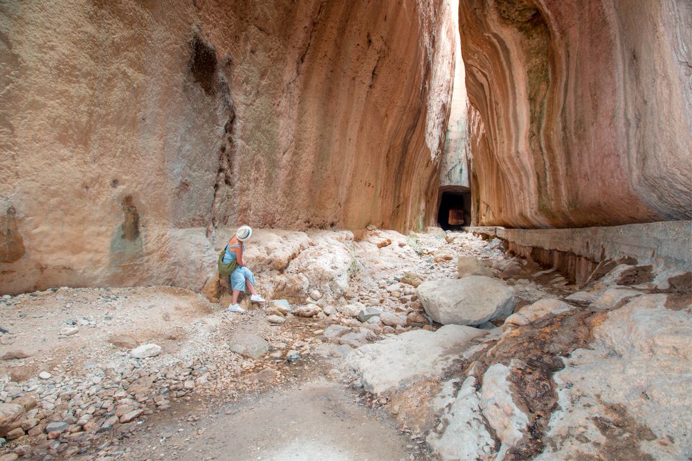 Vespasianus Titus Tunnel: What To Know Of The Ancient Roman Tunnel & How To See It