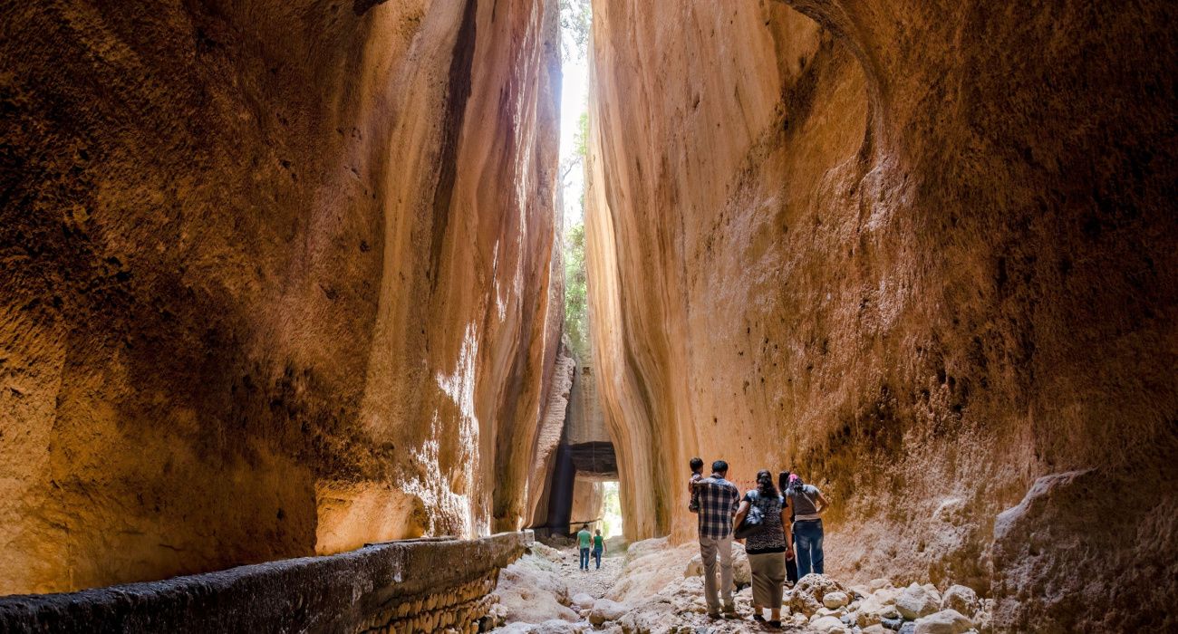 Vespasianus Titus Tunnel: What To Know Of The Ancient Roman Tunnel & How To See It