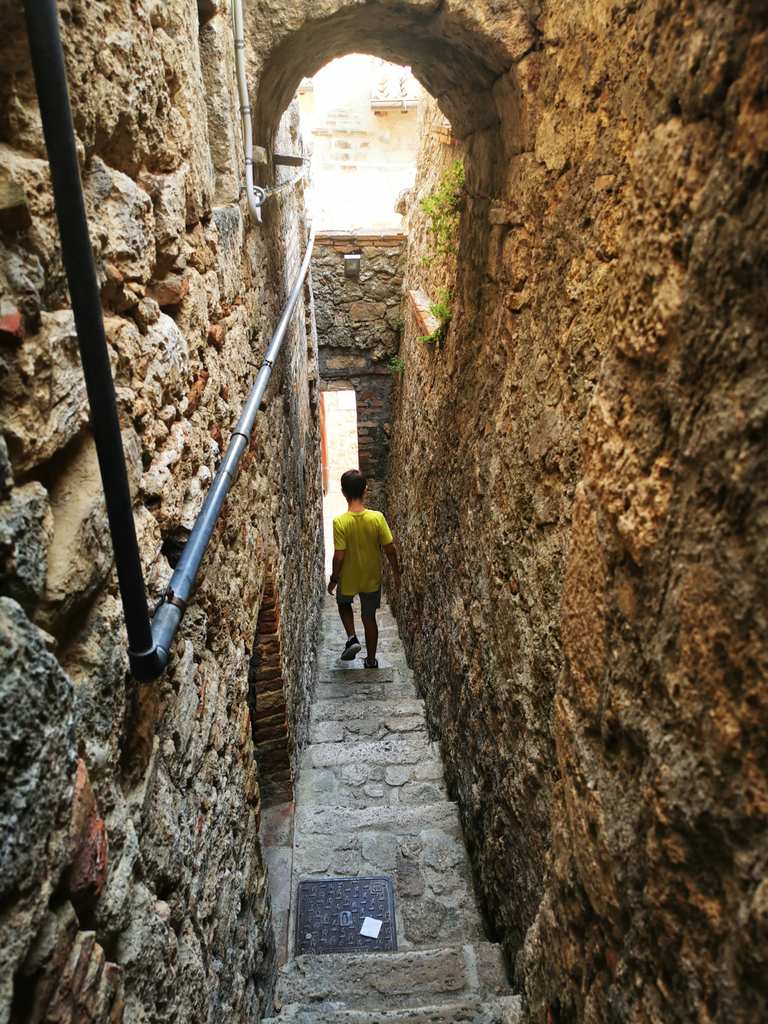 La Ruetta di Civitella, the narrowest street D'Italia 🇮🇹 Routes for Walking and Hiking | Komoot