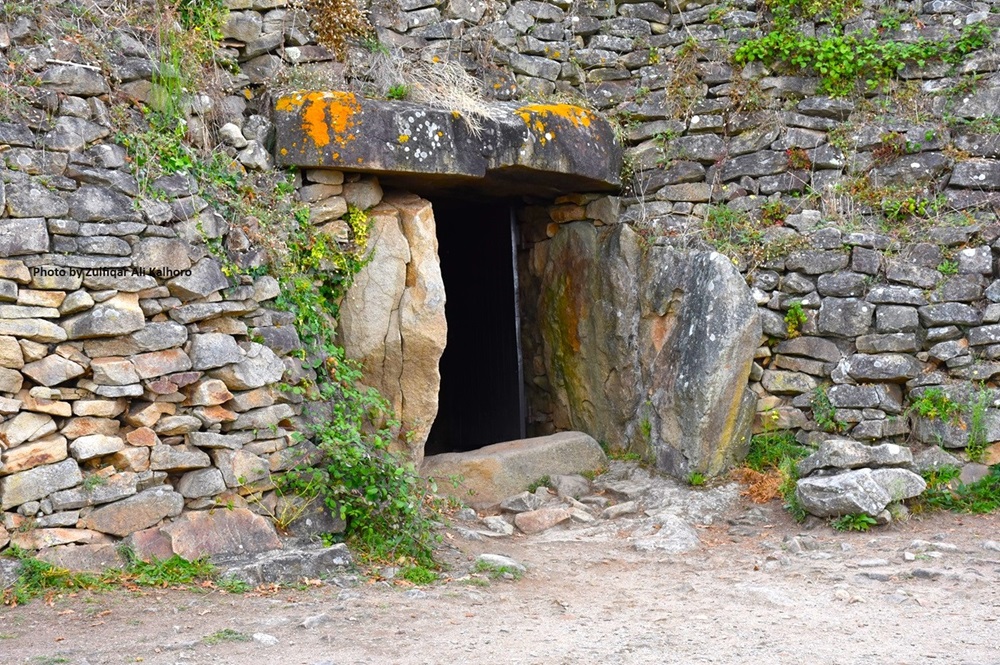 The Gavrinis Tomb: A Neolithic Masterpiece of Art and Architecture