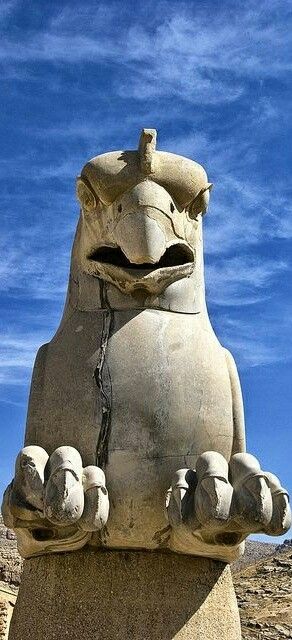 The Giant Griffin of Persepolis: A Monument to Ancient Mastery